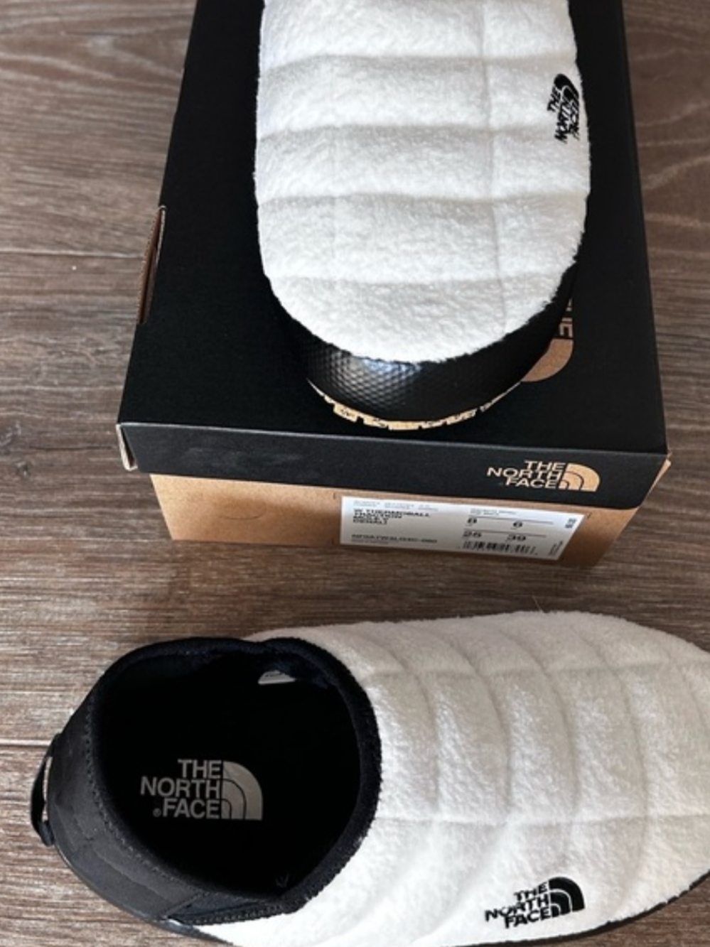 The North Face ThermoSlip Quilted Mule - White & Black Thermoball Women's 8 - Picture 2 of 6